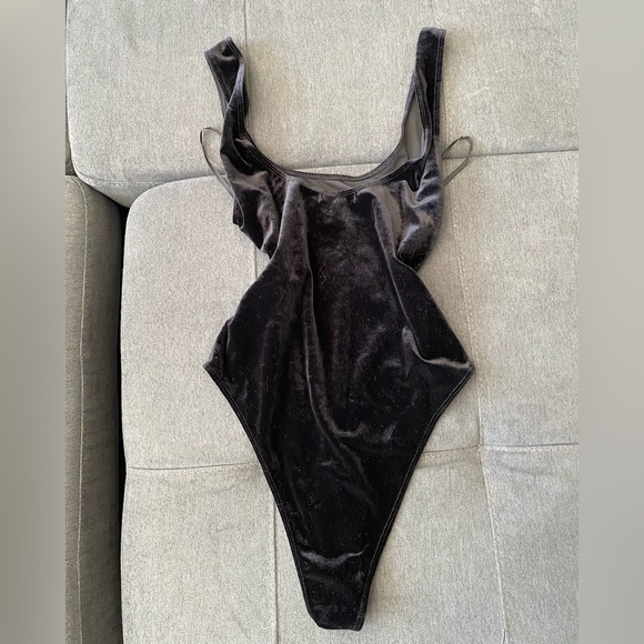 Forever 21 NEW velvet bodysuit black small - Picture 2 of 4